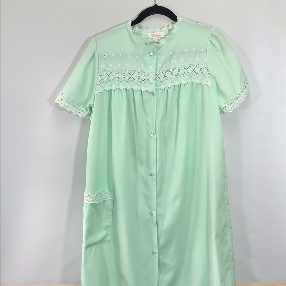 Barbizon Vintage 1970s Lace Trimmed Short Sleeve Women’s Size S Housecoat Robe